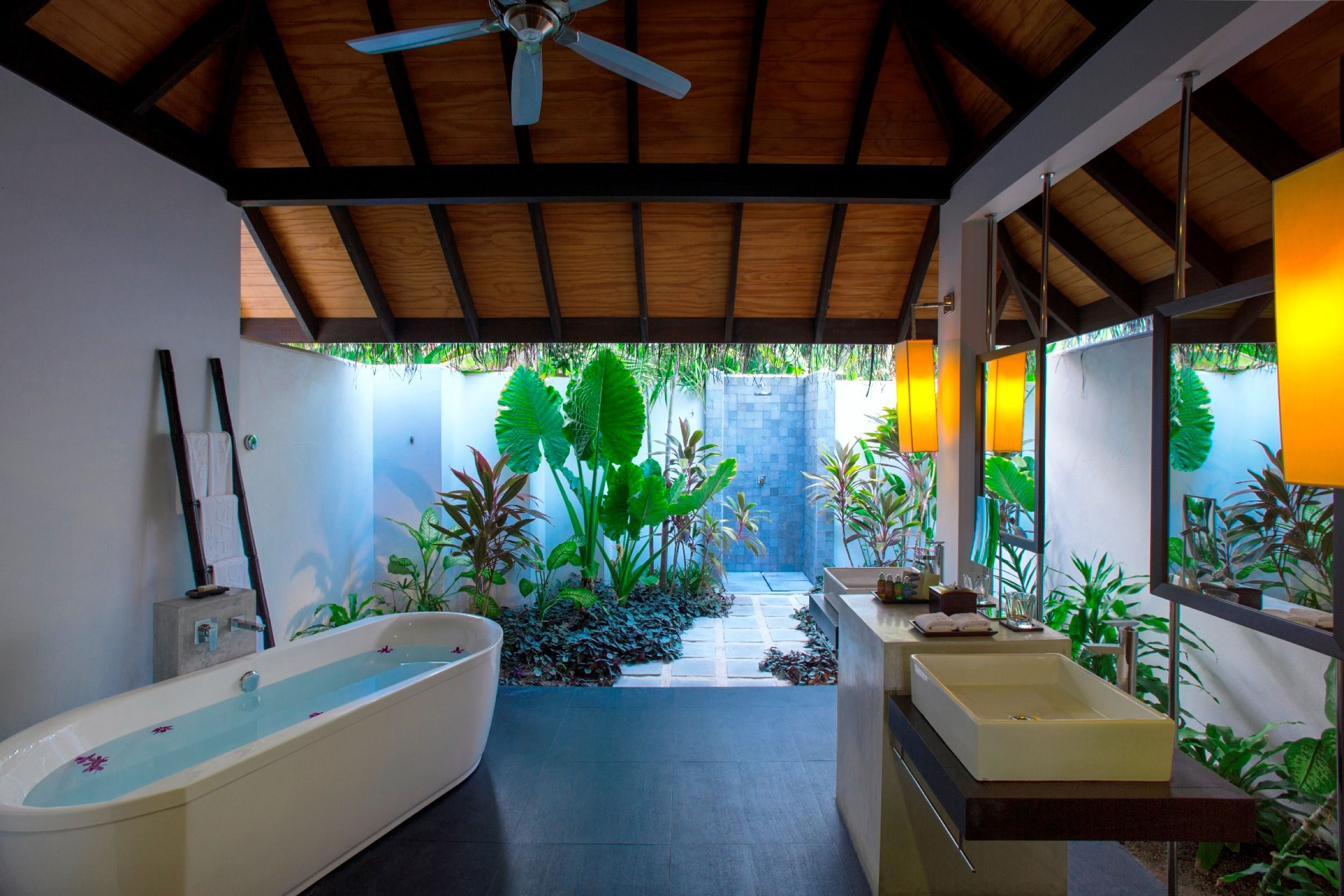 Niva Velassaru Maldives Resort 