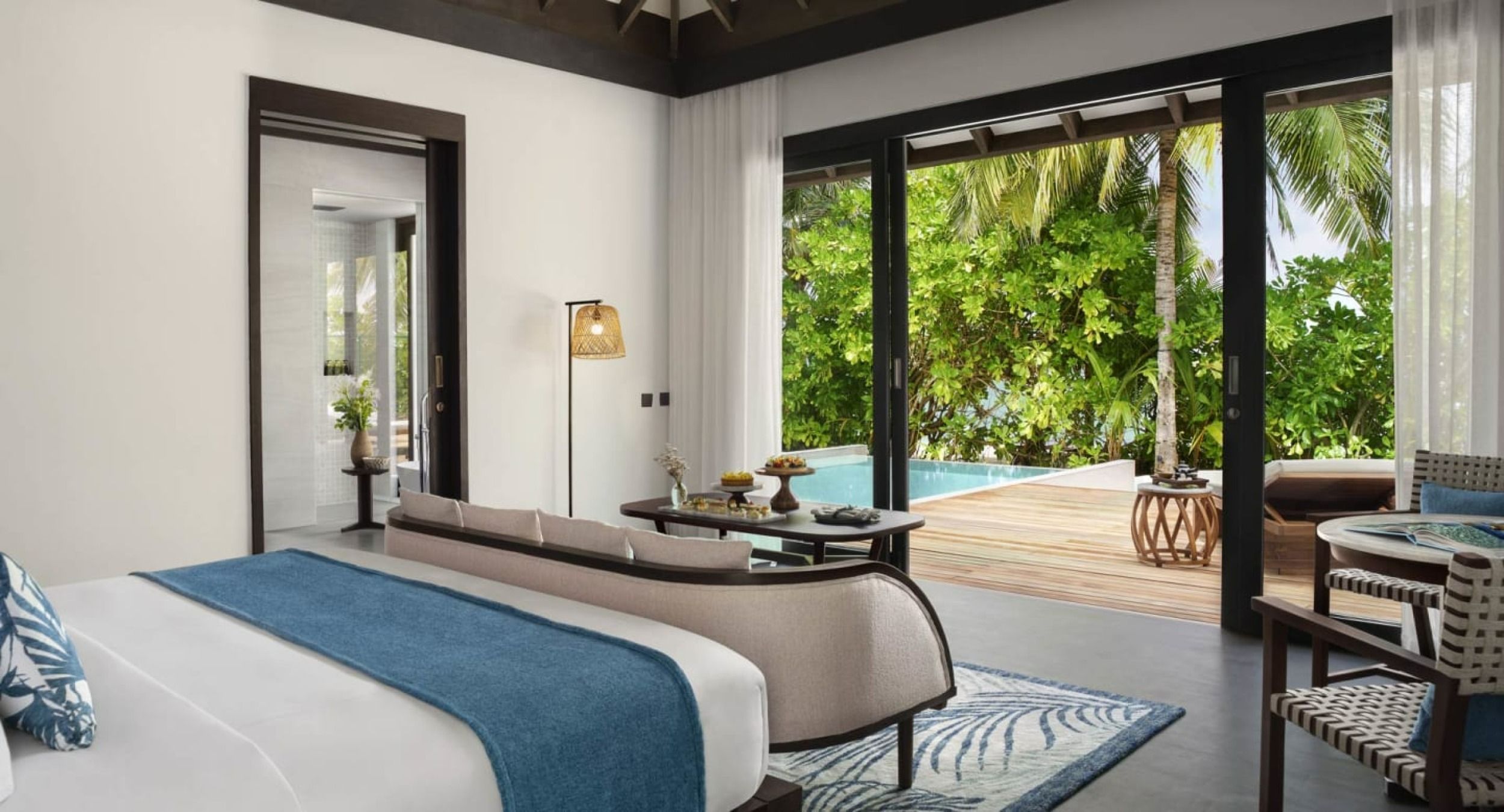 accommodation beach pool