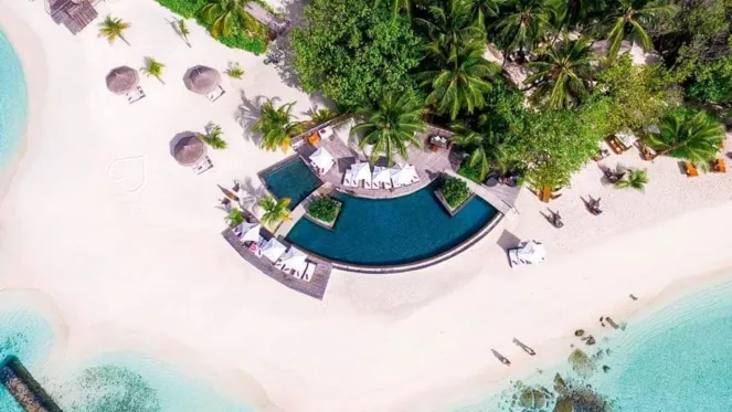 Constance Halaveli vs. Constance Moofushi: Comparing Luxury and Relaxation
