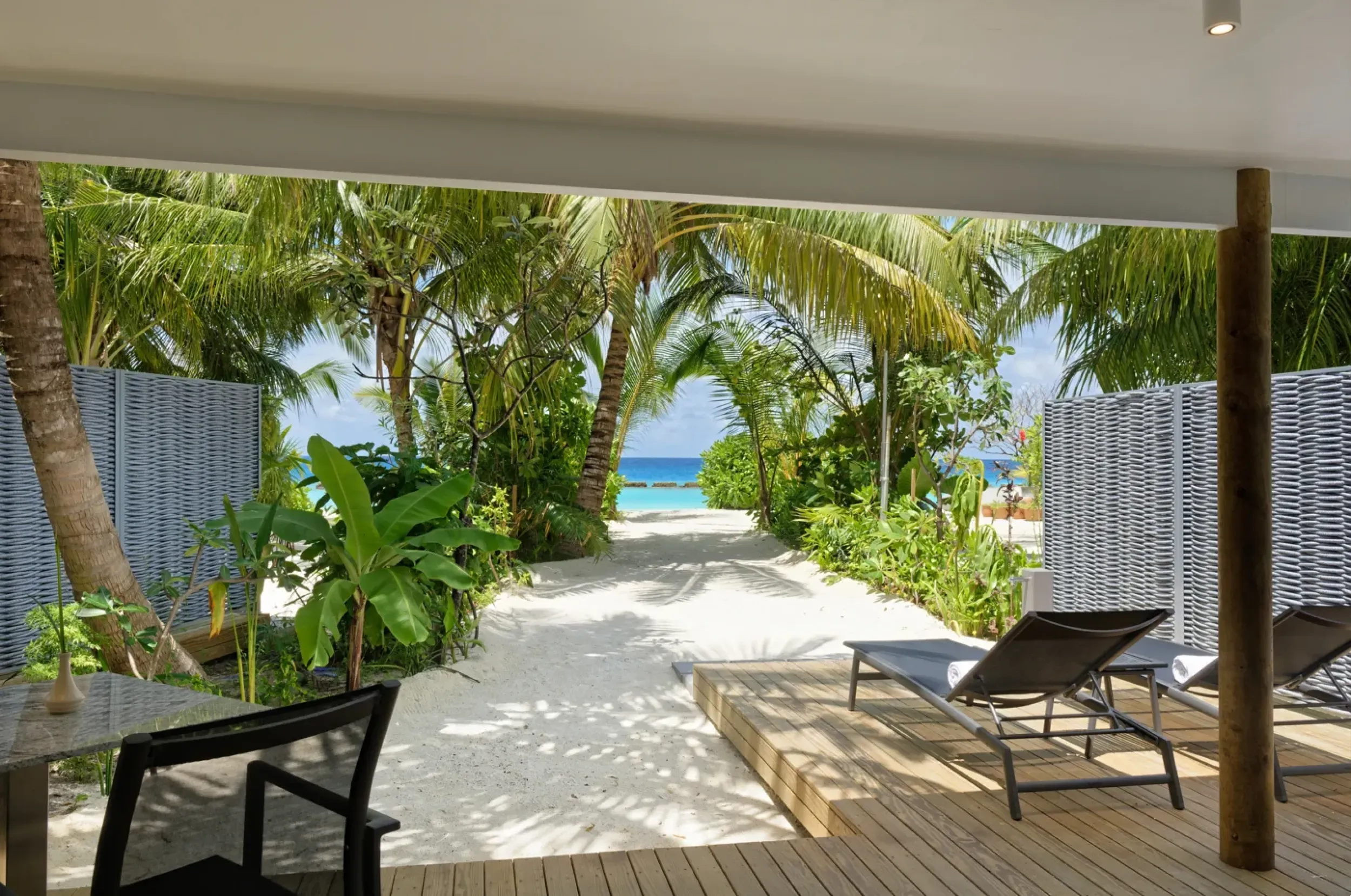 Outrigger Maldives Maafushivaru