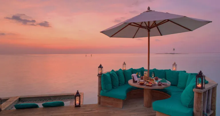 Under Water Bar Cocktails & Light Meals Gili Lankanfushi