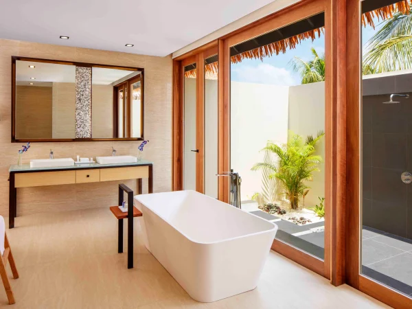 Family Villa - 3 Bedrooms - Pool, Garden & Lagoon View