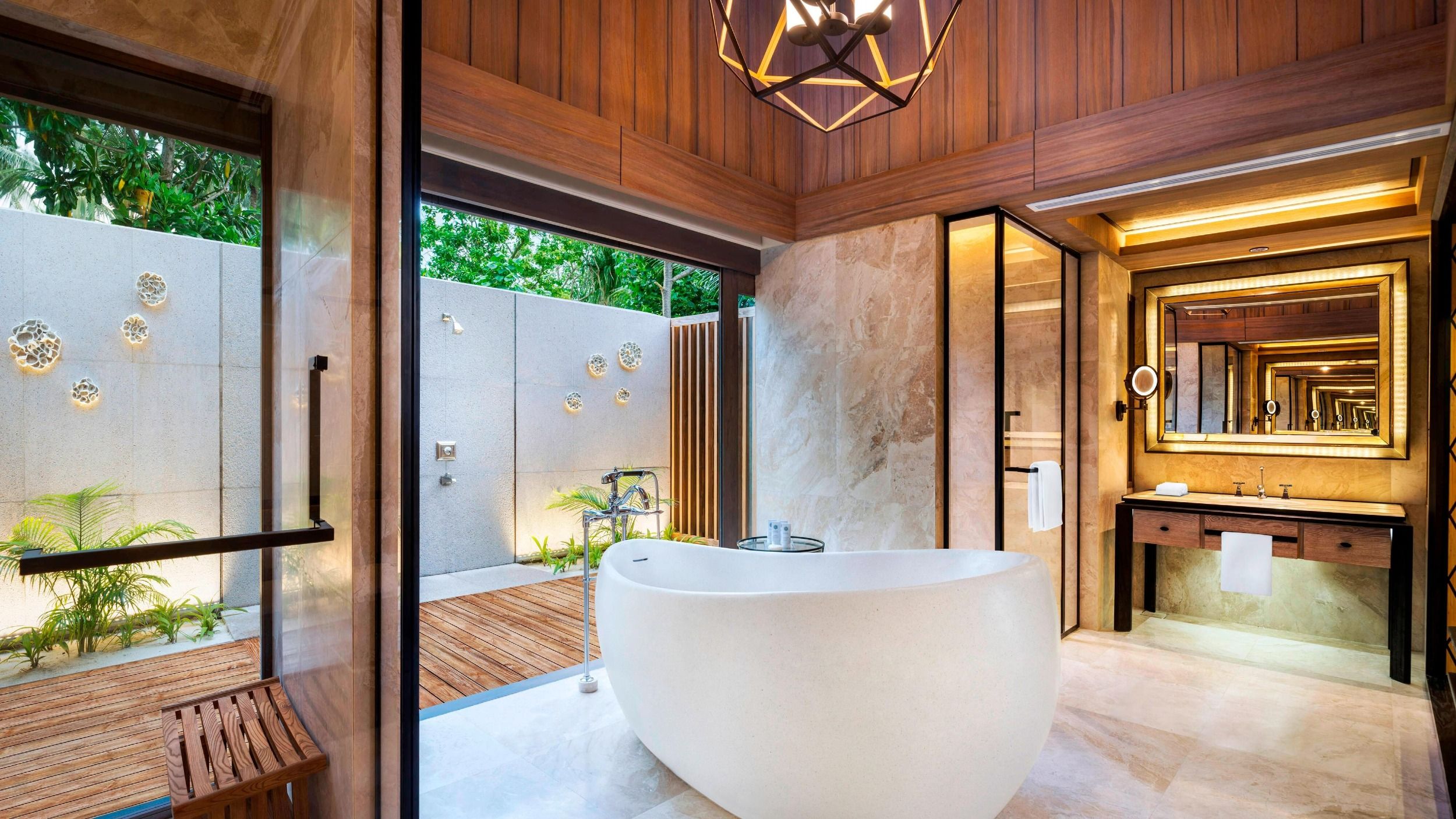 Garden Villa with Pool - Bathroom - The St. Regis Maldives Vommuli Resort