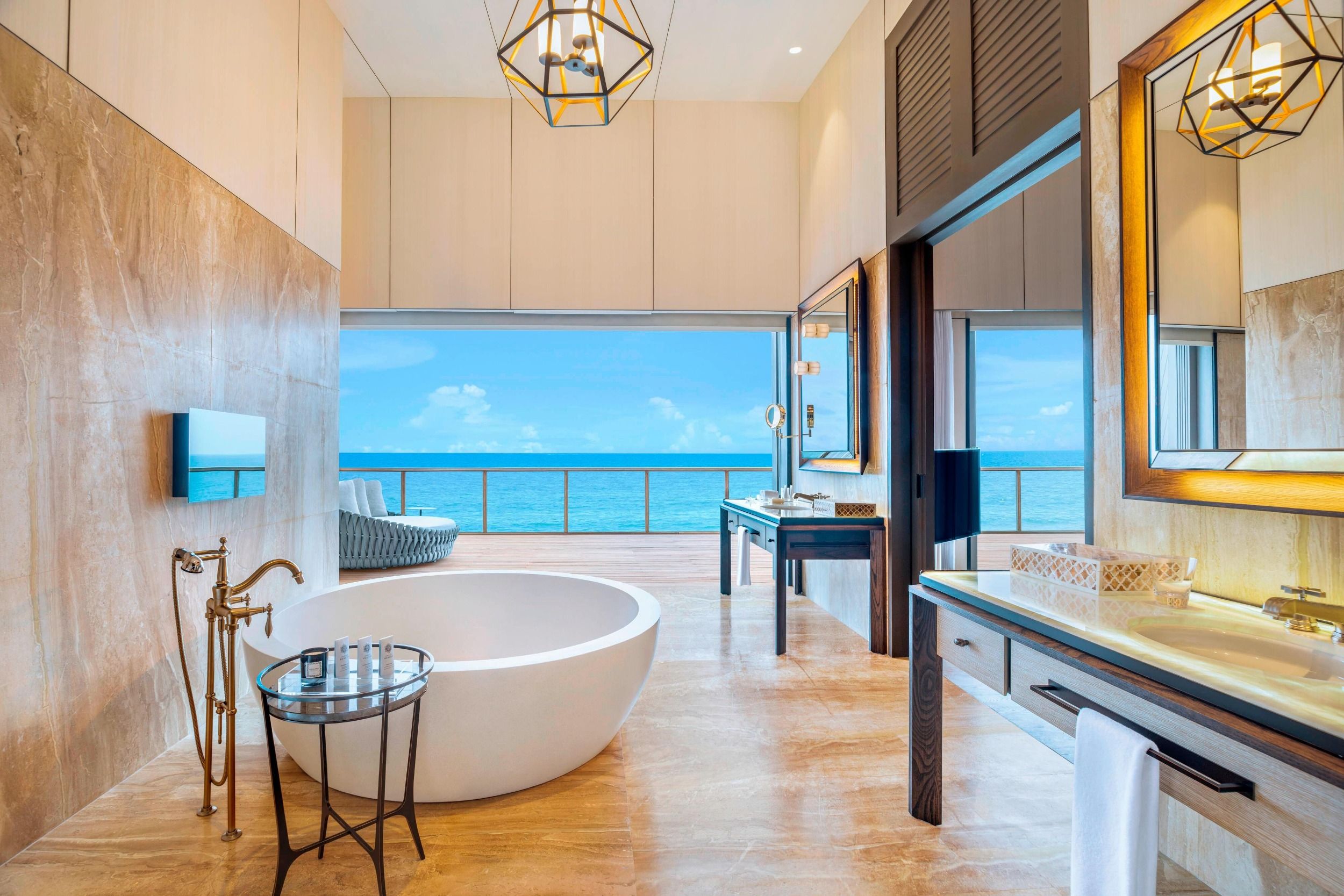 John Jacob Astor Estate Master Bathroom Tub