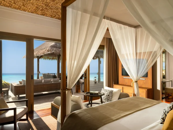 The Vakkaru Over Water Residence - bedroom - Vakkaru Maldives