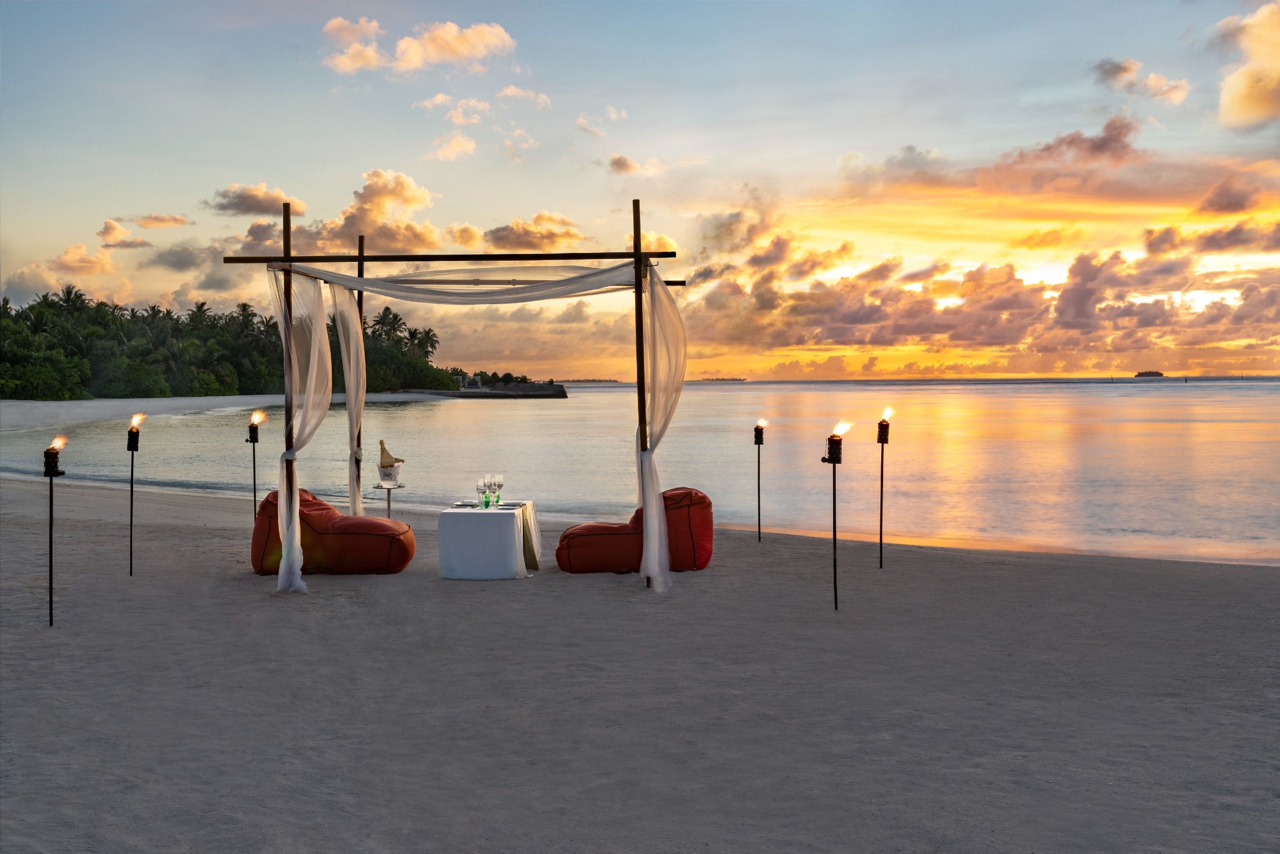 Destination Dining On The Beach 