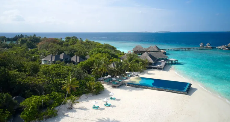 Infinity Pool & Bar - JA Manafaru Maldives