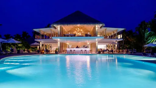 Pool Bar - Baglioni Resort Maldives
