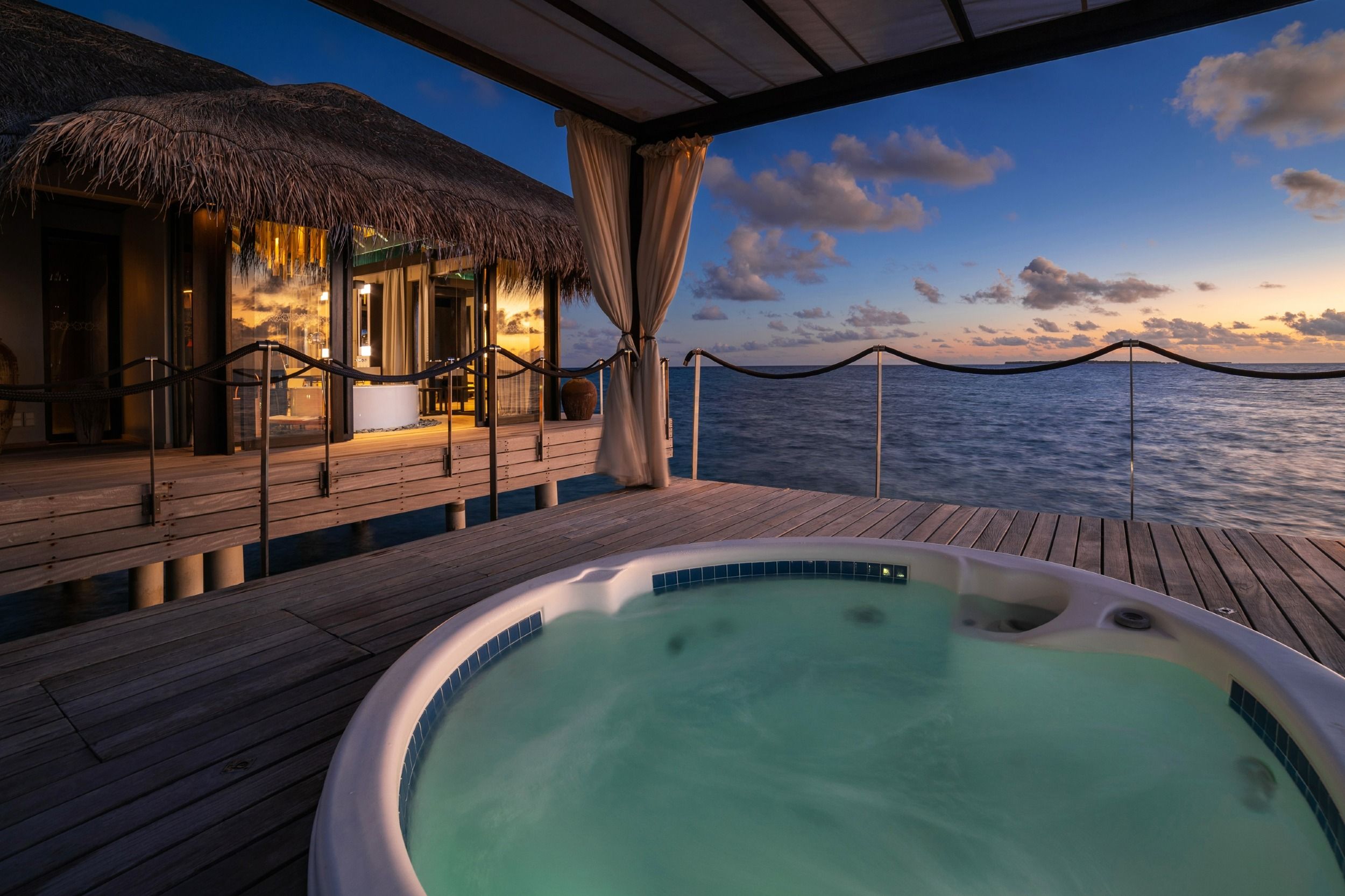 Ocean Pool House - Jacuzzi - Velaa Private Island Maldives