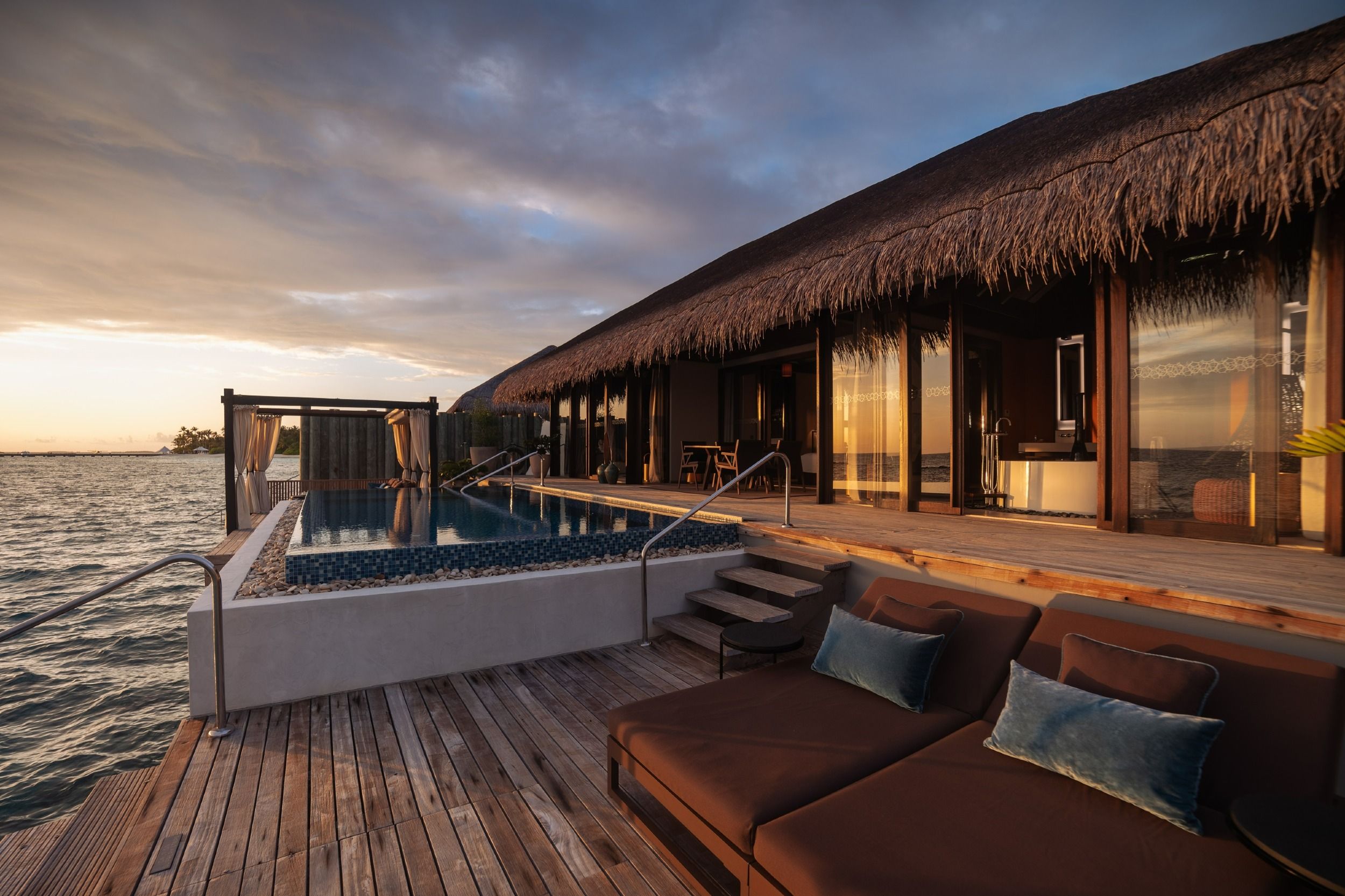 Sunrise Water Pool Villa Exterior 