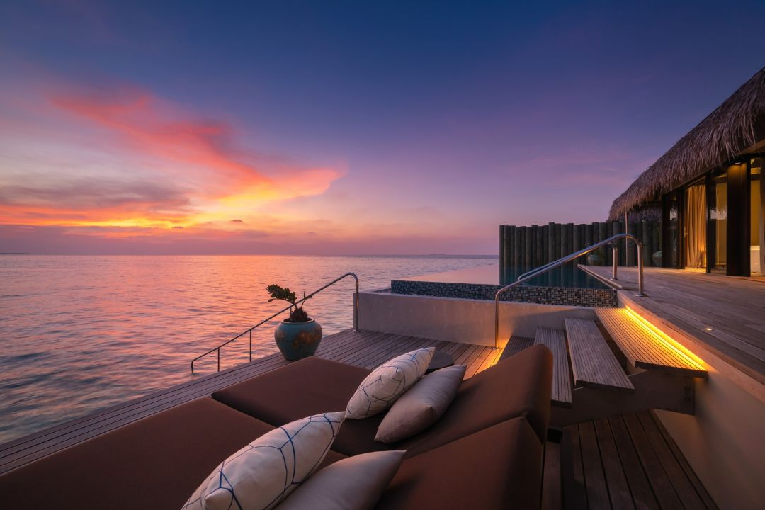 Sunset Deluxe Water Pool Villa - Deck & sunset