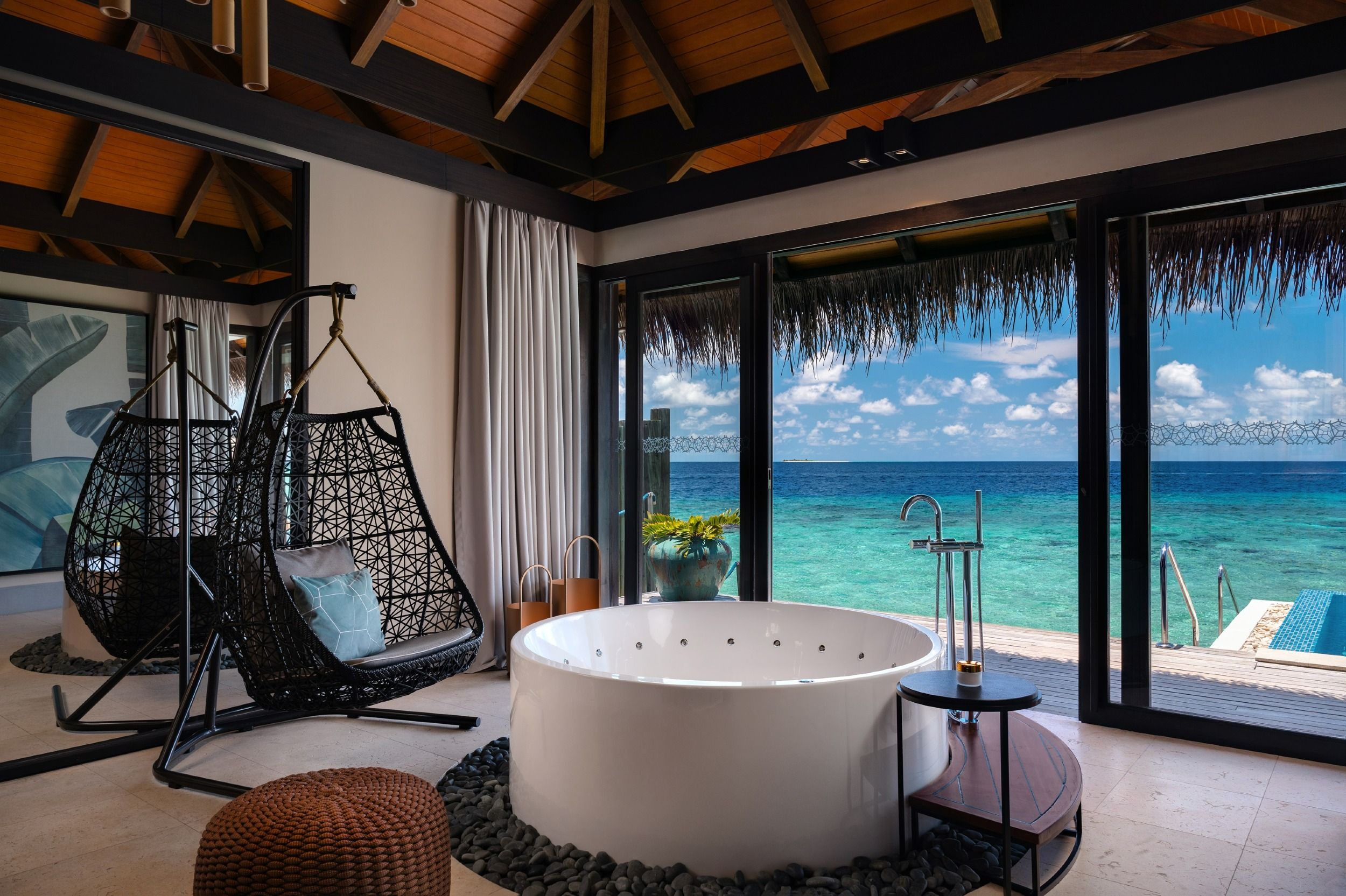 Sunrise Water Pool Villa  Bathtub 