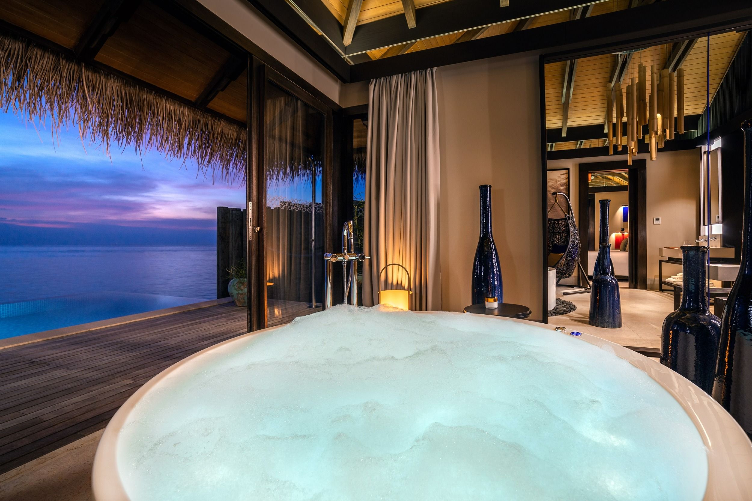 Sunset Deluxe Water Pool Villa - bathtub - Velaa Private Island Maldives