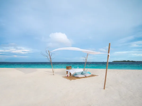 JA Manafaru castaway picnic