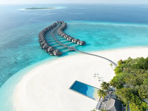 Infinity Pool & Bar - JA Manafaru Maldives