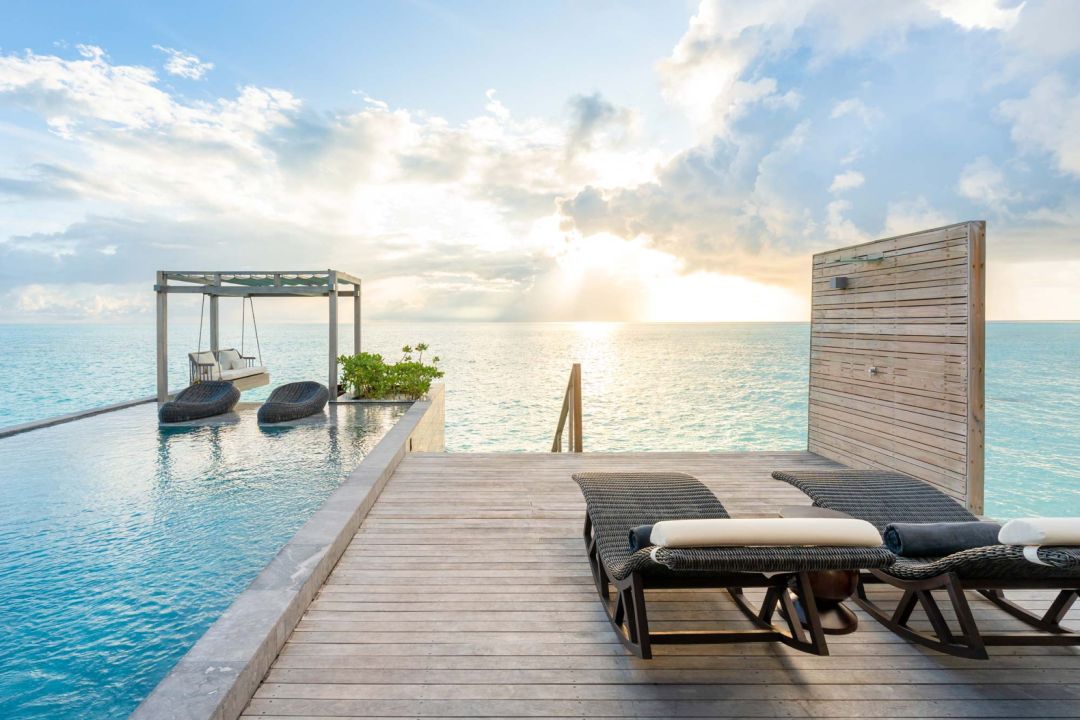 Madifushi Private Island Maldives - Grand Madifushi Aqua Pool Villa - Exterior sun lounge with pool