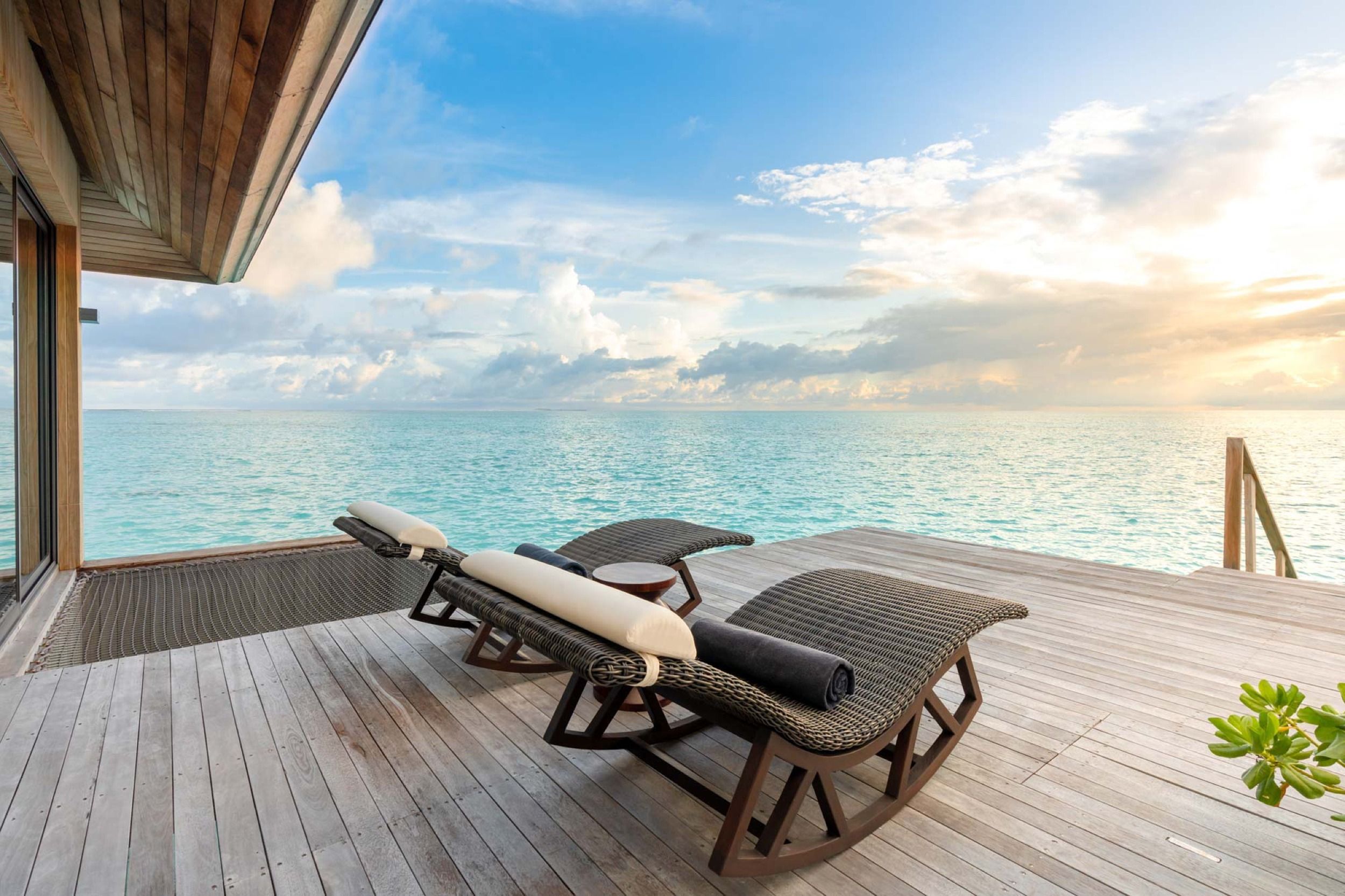 Madifushi Private Island Maldives - Grand Madifushi Aqua Pool Villa - Exterior sun lounge