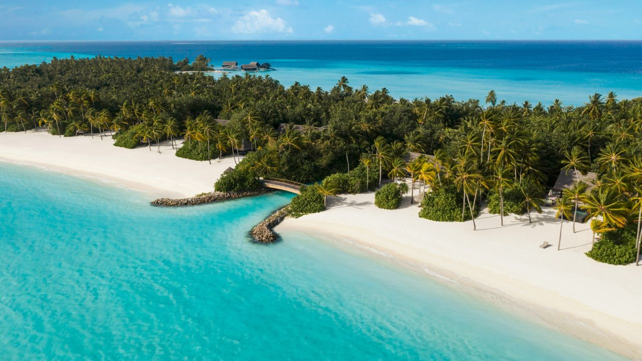 OO_RR_Exteriors_Drone_Beaches_2.jpg One&Only Reethi Rah