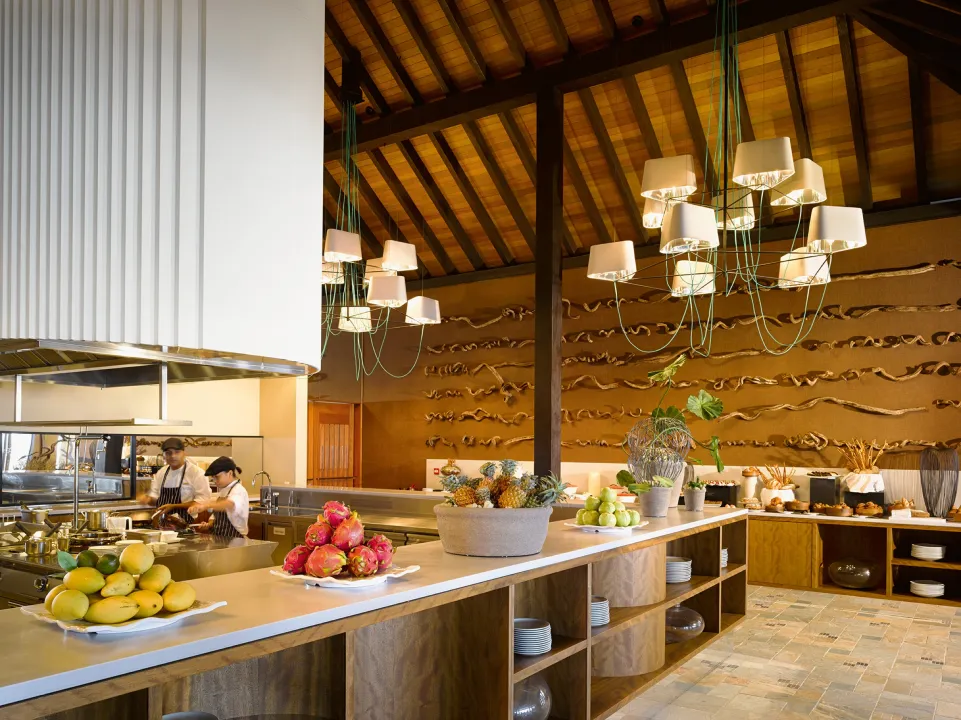 Chef’s Table at Athiri Restaurant, Velaa Private Island – open kitchen with tropical fruits and live cooking setup.