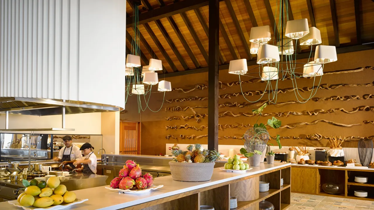 Chef’s Table at Athiri Restaurant, Velaa Private Island – open kitchen with tropical fruits and live cooking setup.