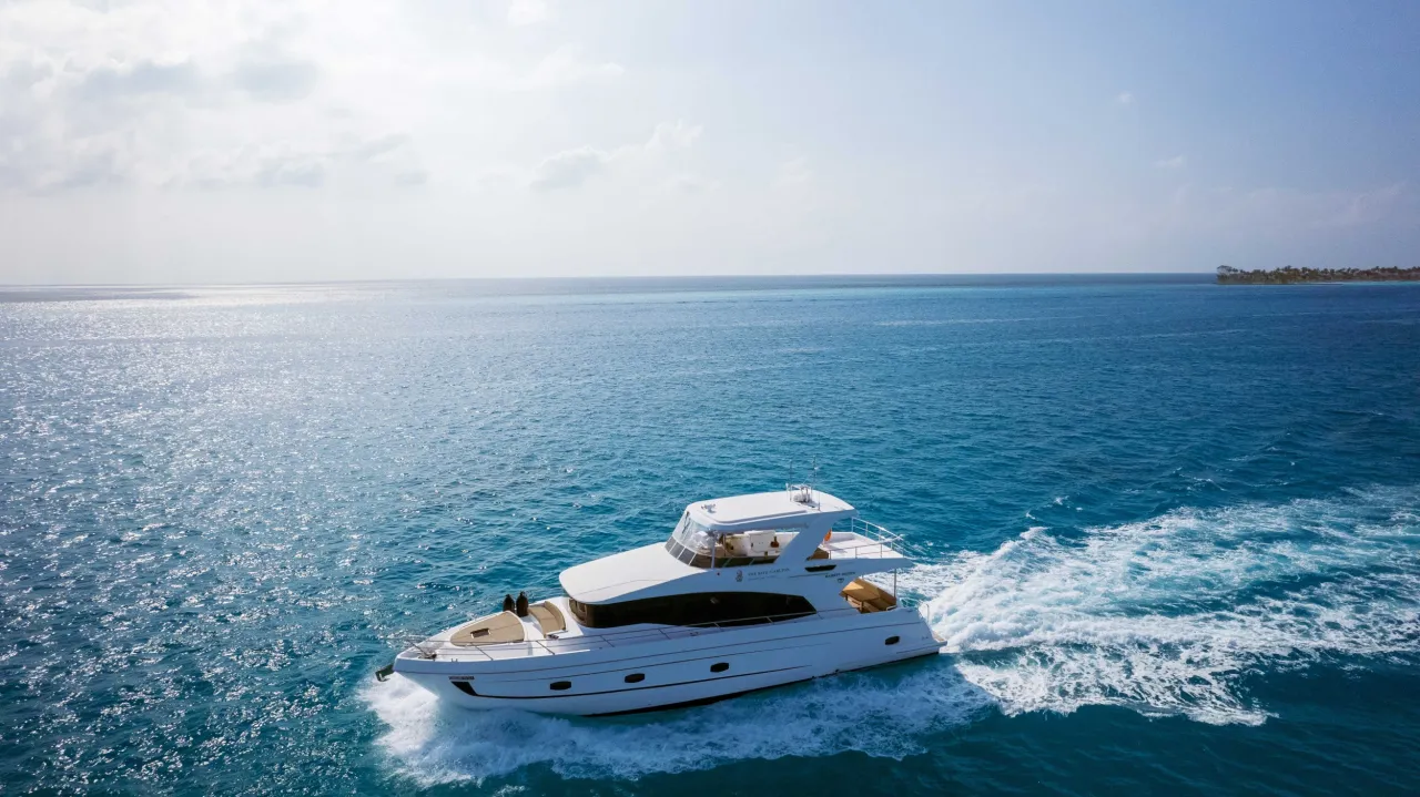  Ritz-Carlton Maldives Private  Luxury Yacht 