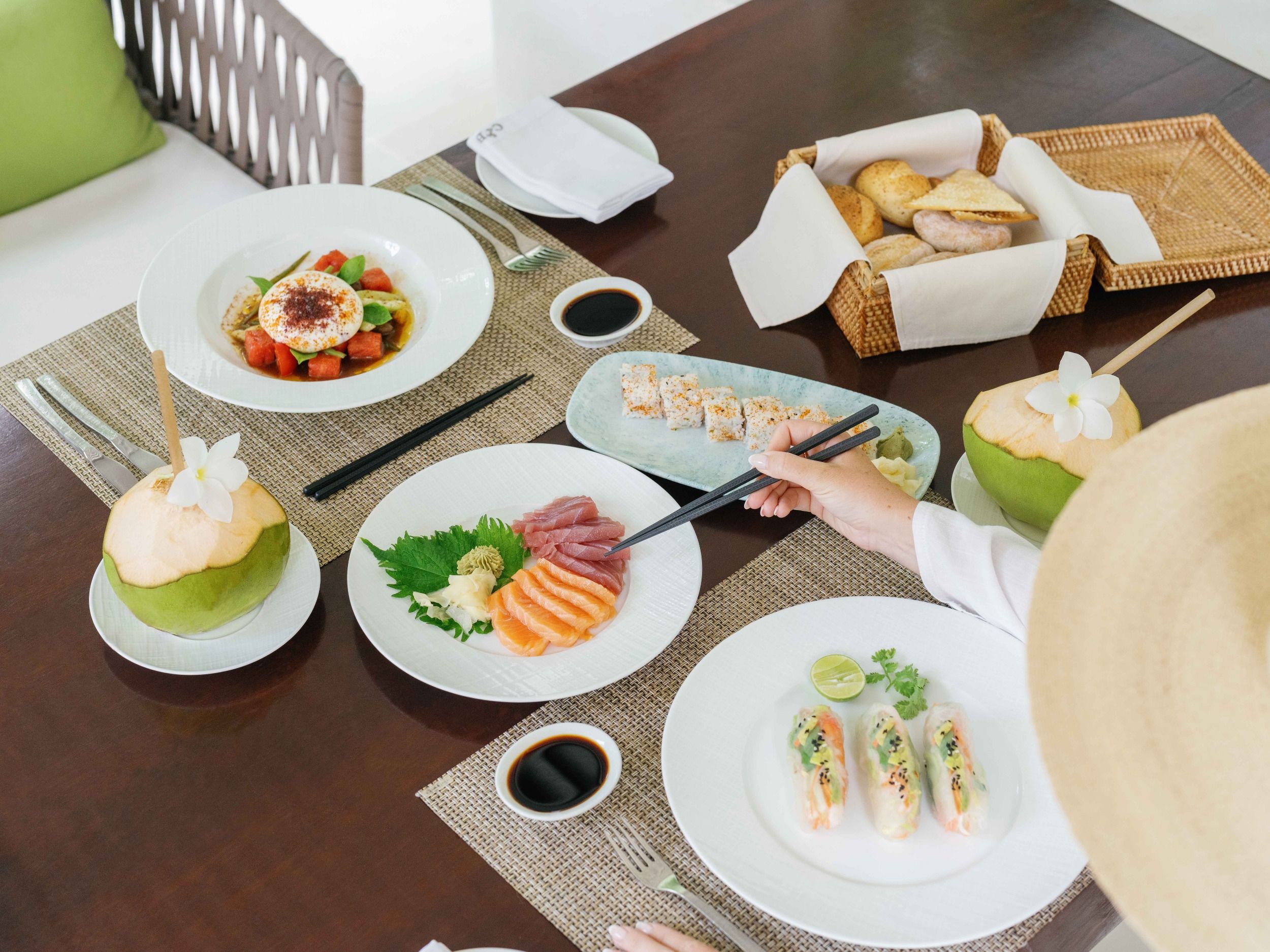 Lunch-Island-Villa