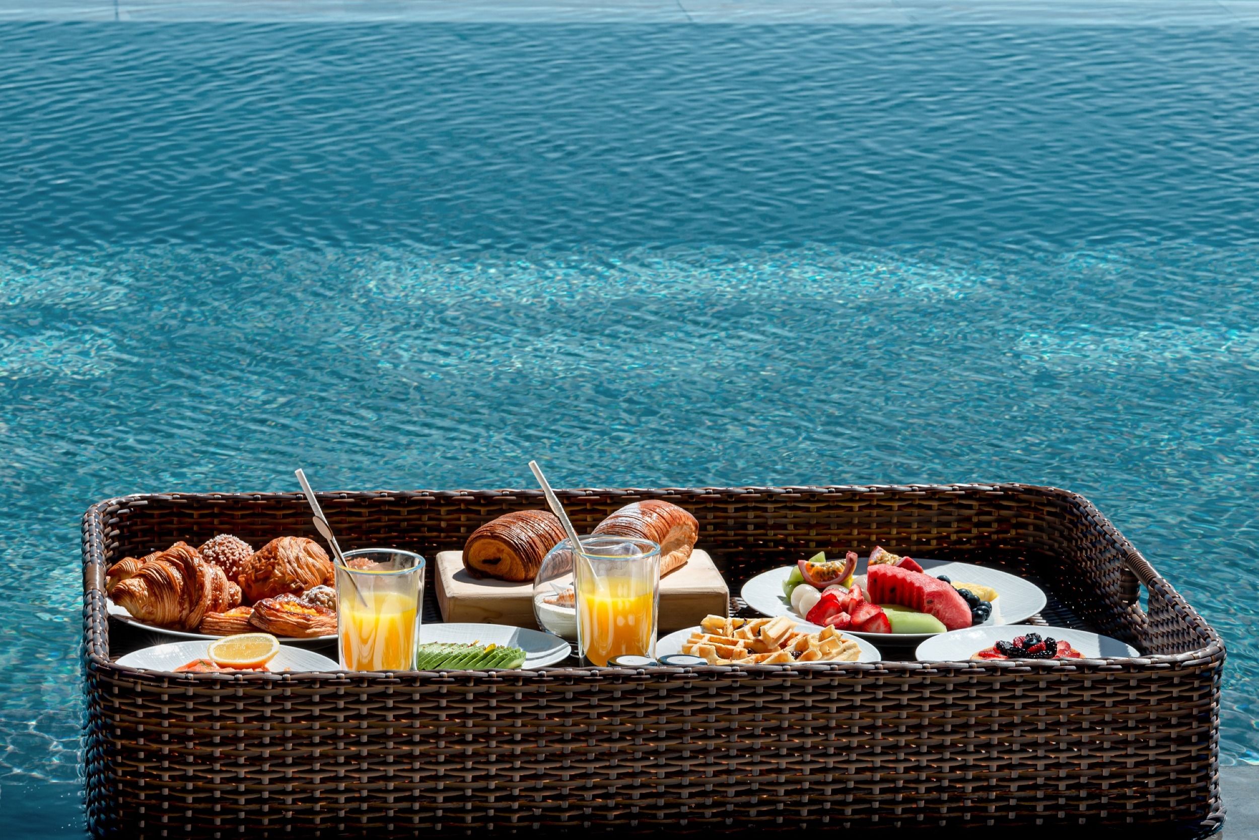 Cheval Blanc Randheli - floating breakfast