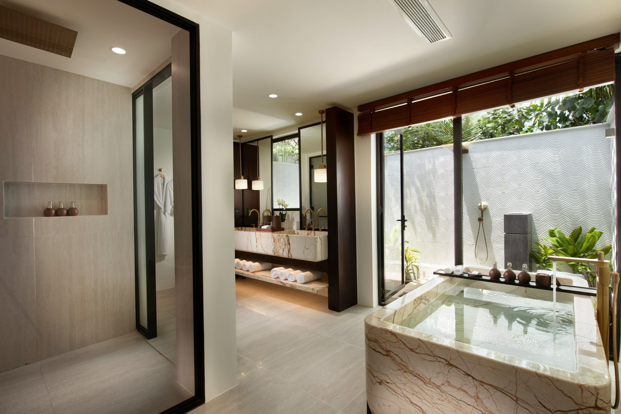 The Amingiri Residence - Bathroom