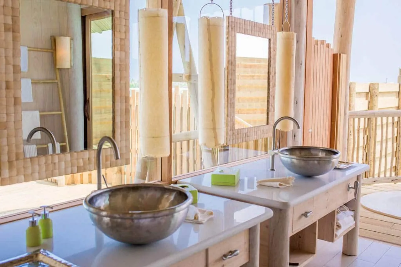 1 Bedroom Water Reserve with Slide Bathroom 
